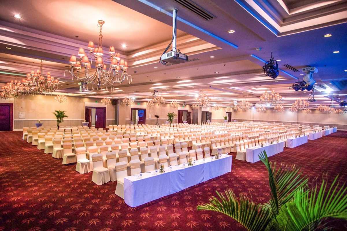 khong-gian-sanh-tiec-sang-trong-riverside-palace-quan-4